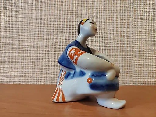 Фарфоровая статуэтка Гуцулка - View 2