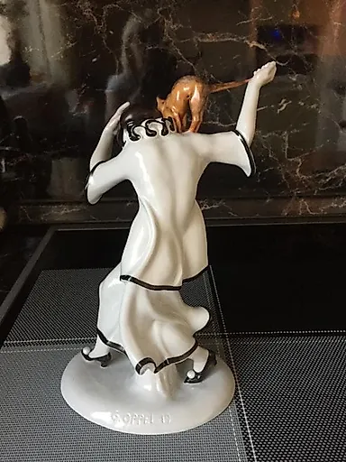 Дама с кошкой - View 3