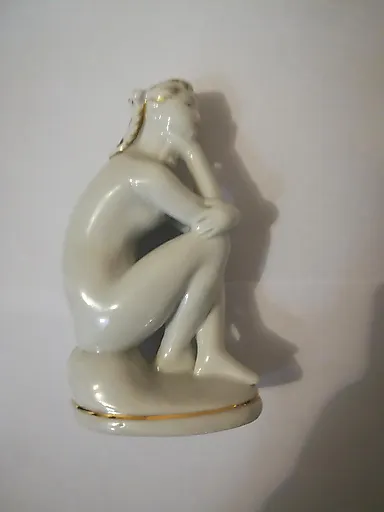 ДЕВУШКА в КУПАЛЬНИКЕ - View 2