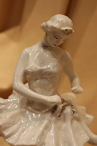 Балерины перед выступлением. - View 2