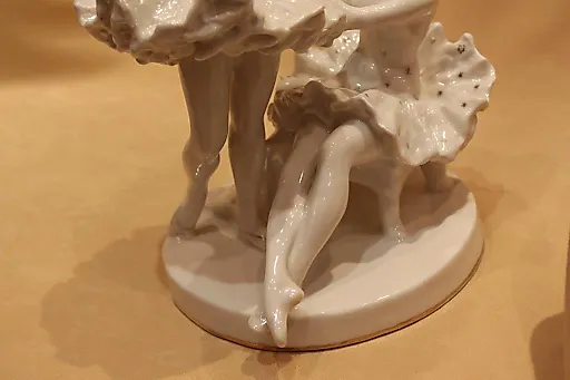 Балерины перед выступлением. - View 5