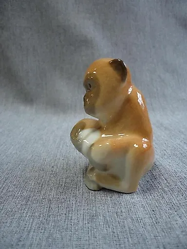 Обезьянка с мячом - View 3