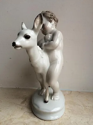 Малыш с ланью - View 2