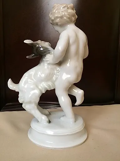 Малыш с козлёнком - View 3