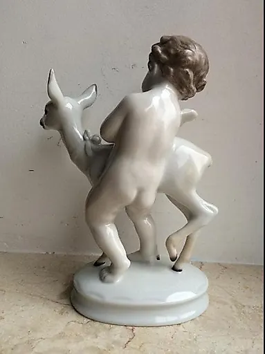 Малыш с ланью - View 3