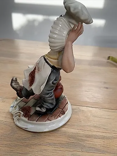 Повар опрокинувший спагетти - View 3