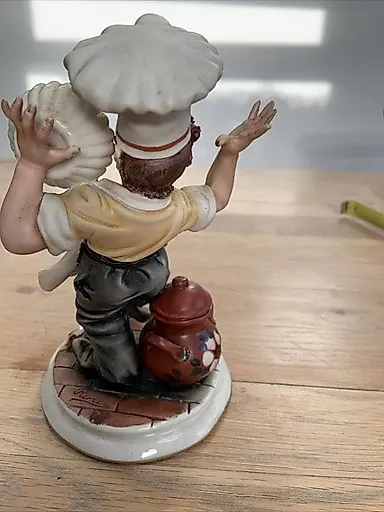 Повар опрокинувший спагетти - View 4