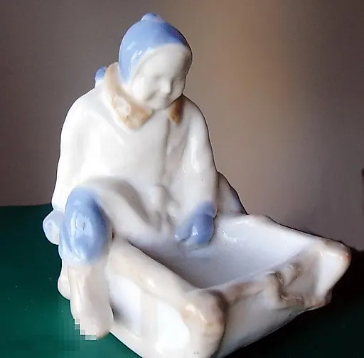 ДЕВОЧКА НА САНКАХ - View 2