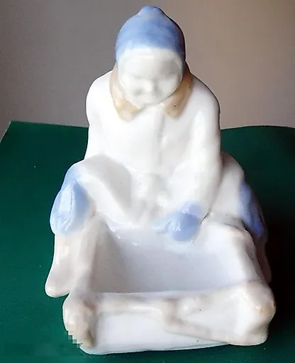 ДЕВОЧКА НА САНКАХ - View 4