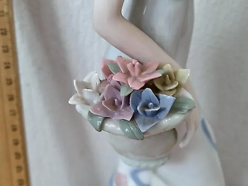 Дама с цветами - View 3