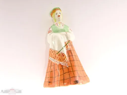 Народная девушка с полотенцем - View 4