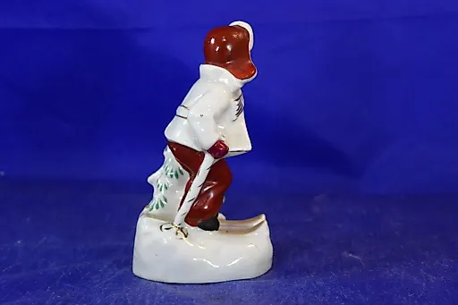 Мальчик на лыжах - View 2