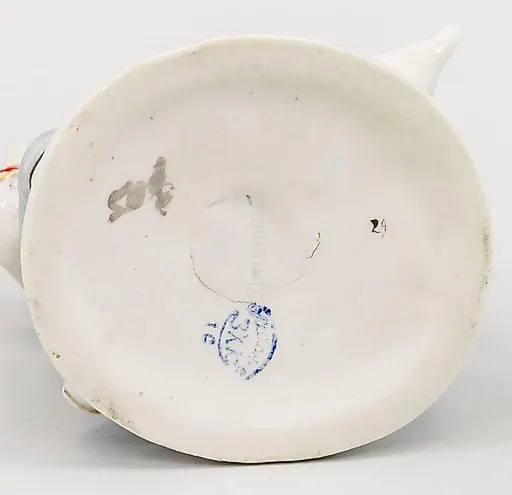 Дети кормят голубей - View 2