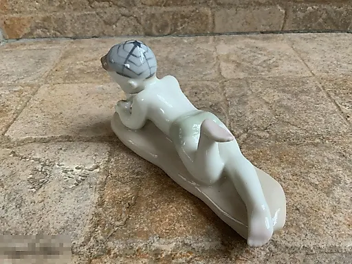 Мальчик на пляже - View 2