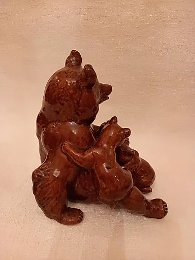 Медведица с медвежатами - View 2