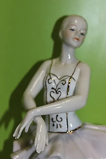 Фигурка балерины выполнена из жаропрочной керамики - View 2