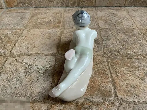 Мальчик на пляже - View 3