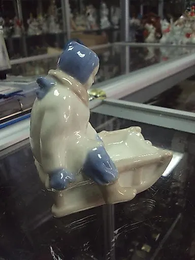 Ребенок на санках - View 4