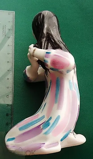 УЗБЕЧКА, РАСЧЕСЫВАЮЩАЯ ВОЛОСЫ - View 6