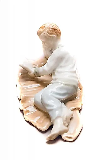 Мальчик с книжкой - View 2