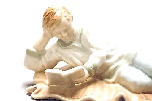 Мальчик с книжкой - View 3