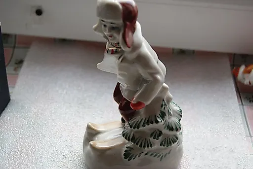 Мальчик на лыжах - View 3