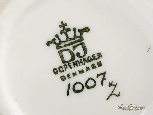 Девочка в ночной рубашке - View 3