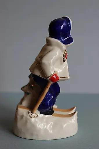 Мальчик на лыжах - View 3