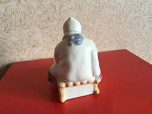 Девочка на санках - View 3