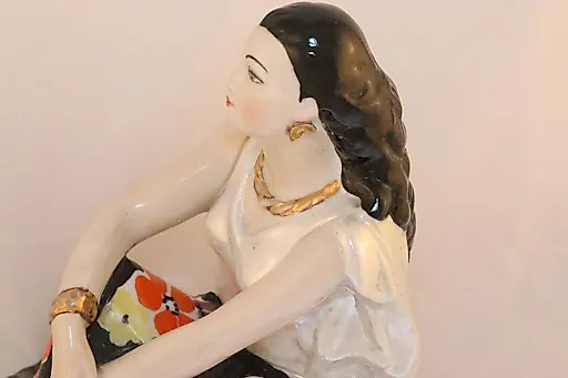 Земфира сидящая - View 2