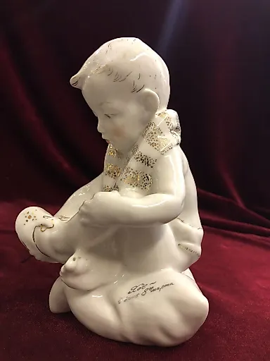 Мальчик на подушке - View 5