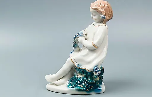 Девочка с венком - View 2