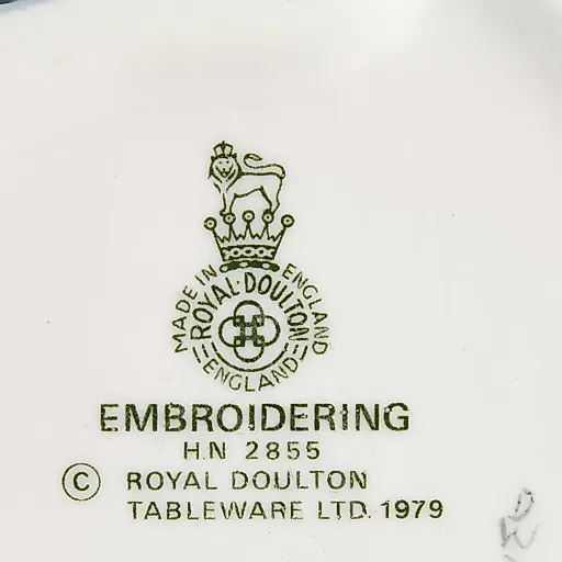 Статуэтка "Вышивание" - View 5