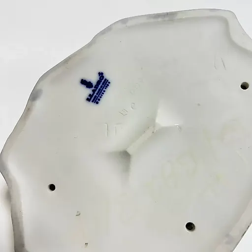 Скульптура редкая Семья белых медведей с медвежонком на льдине - View 2