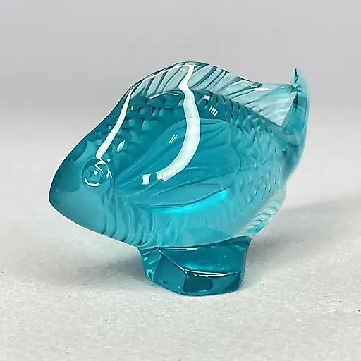 Большая хрустальная рыбка голубого оттенка - View 2