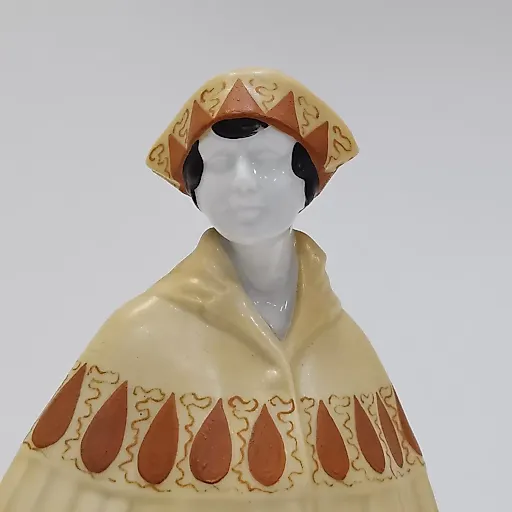 Фарфоровая статуэтка модной дамы в дождевике с зонтом стиль Артдеко 1920 гг - View 2