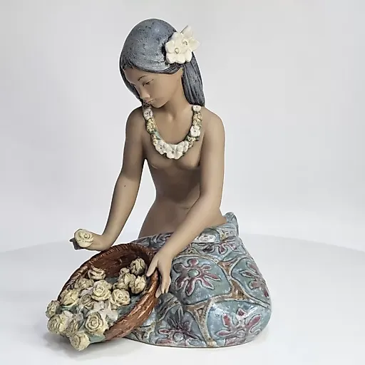 Ладро фигурка "Балийка с цветами" - View 2