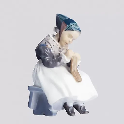 Фигурка Бабушка сидит с вязанием - View 4