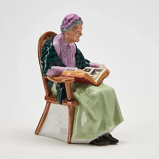 Статуэтка Family Album HN 2321 - View 3