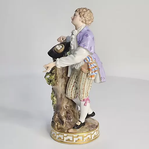 Статуэтка Мальчик с птичьим гнездом - View 2