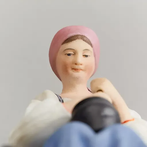 Коллекционная редкая скульптура «Крестьянка, сбивающая масло» - View 6