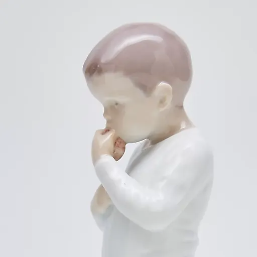 Фигурка "Петер - мальчик с яблоками" - View 11