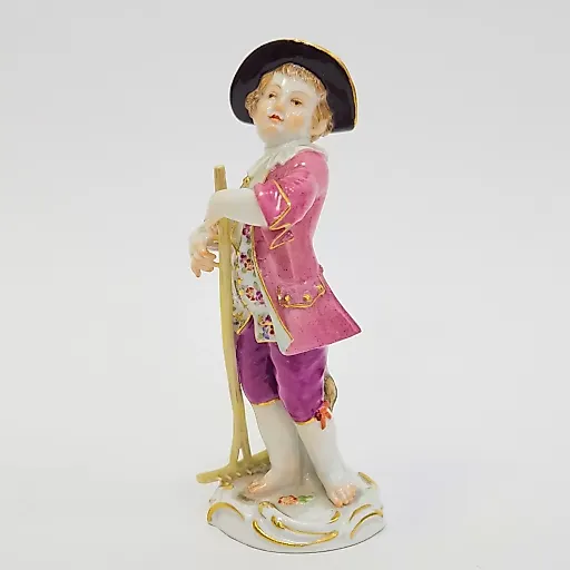 Статуэтка садовник мальчик с граблями - View 3