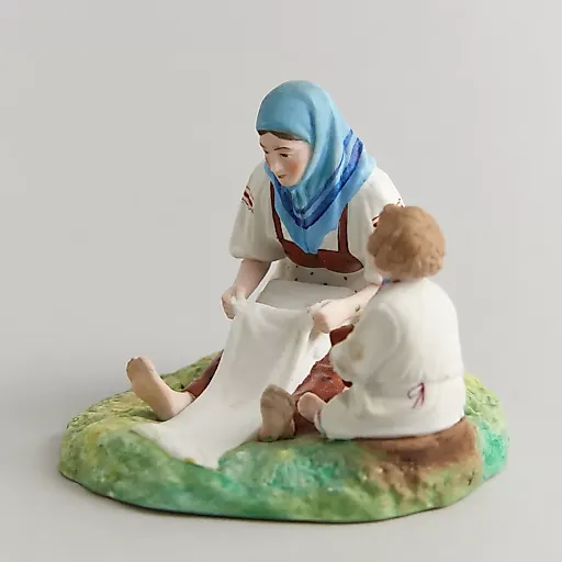 Коллекционная редкая скульптура «Крестьянка, отбеливающая холст» Лот музейного уровня! - View 2