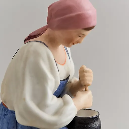 Коллекционная редкая скульптура «Крестьянка, сбивающая масло» - View 8