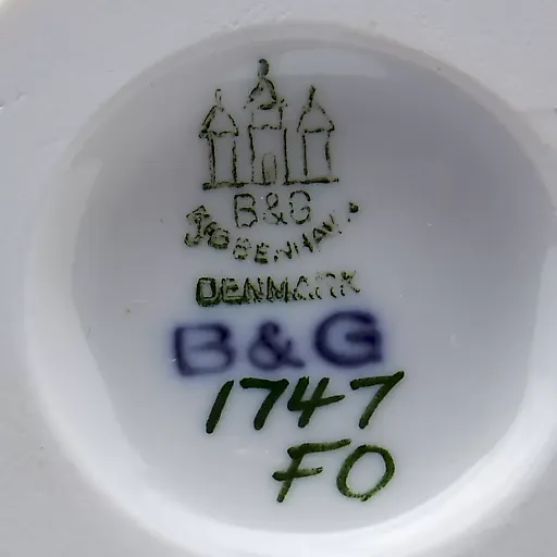 Фигурка "Мальчик с таксой" - View 13