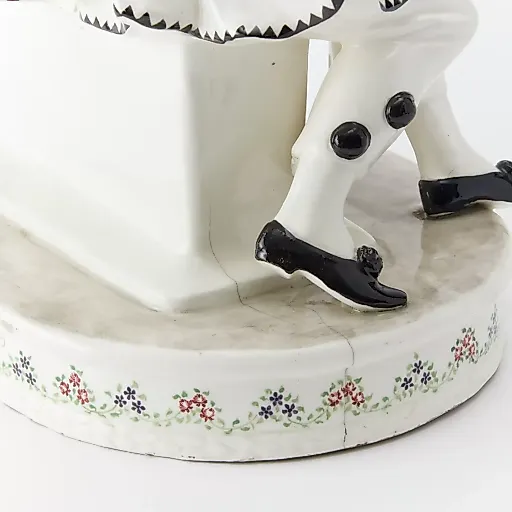 Старинная скульптурная композиция "Пьеро и Коломбина" - View 5