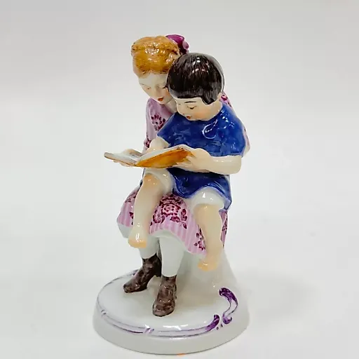 Фигурка Брат и сестра с книгой - View 2