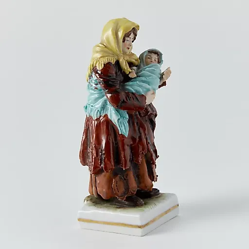 Старинная статуэтка "Русская крестьянка с ребенком" - View 2