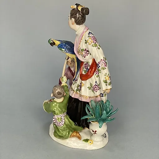 Фигурка Японка с детьми и попугаем 1970 г Германия - View 10